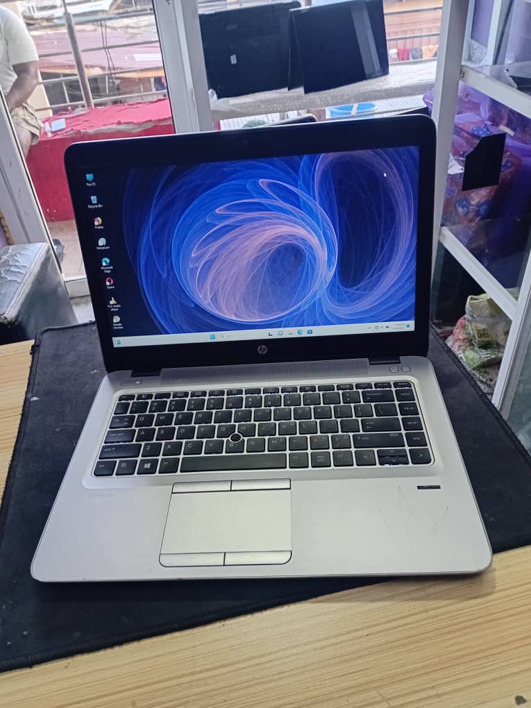 Hp elitebook 840 g3 intel core i5-6200U 6th gen cpu@2.60GHz 2801Mhz  ssd 256gb m.2 NVM 8GB RAM STORAGE